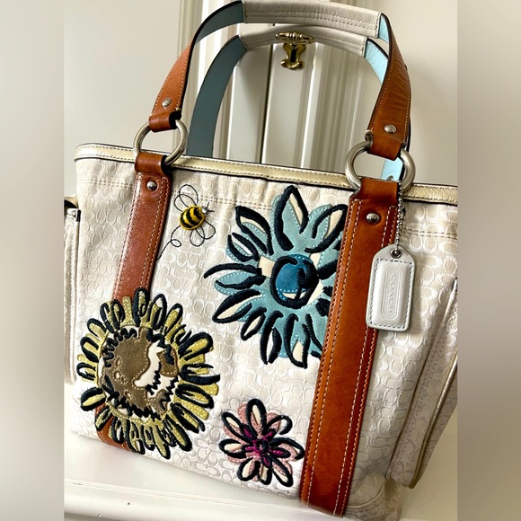 Rare Coach Floral Bumblebee Signature C tote bags - Picture 9 of 11